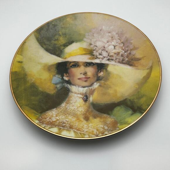 Avon P.F.E. Albee Four Seasons Collectible Decorative Plates Set - Picture 4 of 6